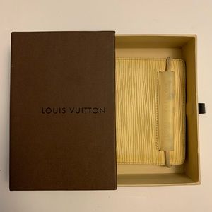 ⛔️S O L D⛔️Louis Vuitton Epi Card Holder Wallet